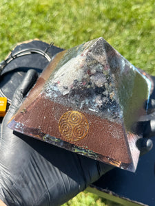 The "Jumbo Giza Equalizer" - Pulsed Radionics Orgone Pyramid, 6x6” Base