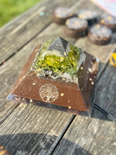 The "Jumbo Giza Equalizer" - Pulsed Radionics Orgone Pyramid, 6x6” Base